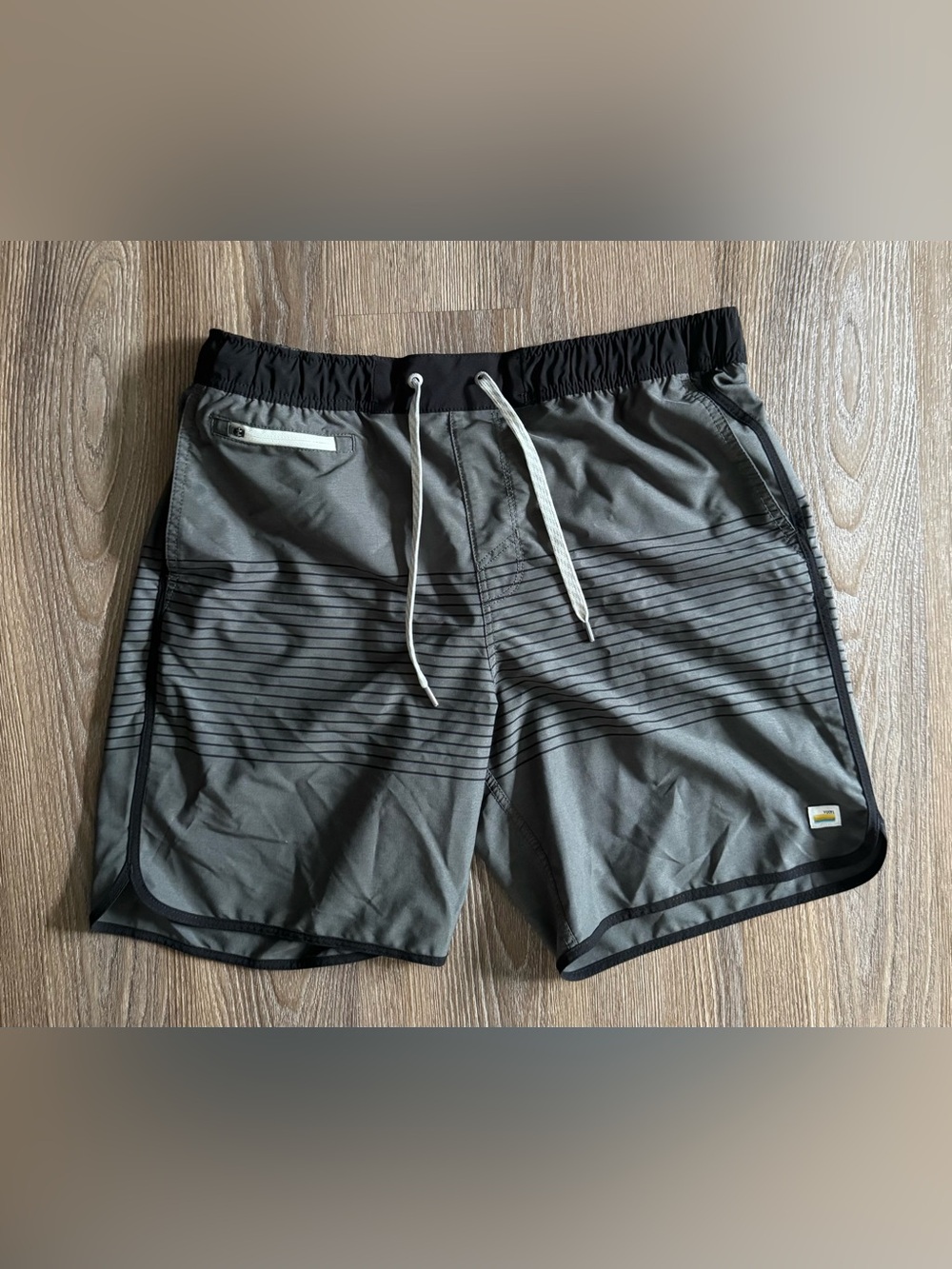 Vuori Banks 7.5 Men’s Shorts, Balsam Stripe, Large